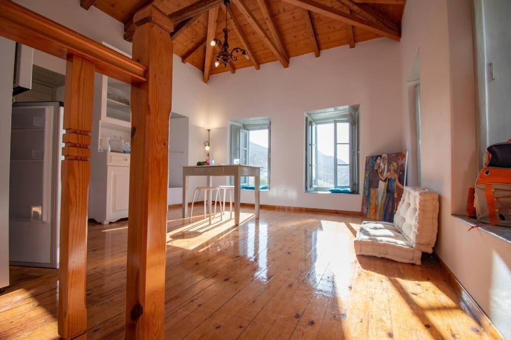 Iolis Loft Hydra Apartment ภายนอก รูปภาพ