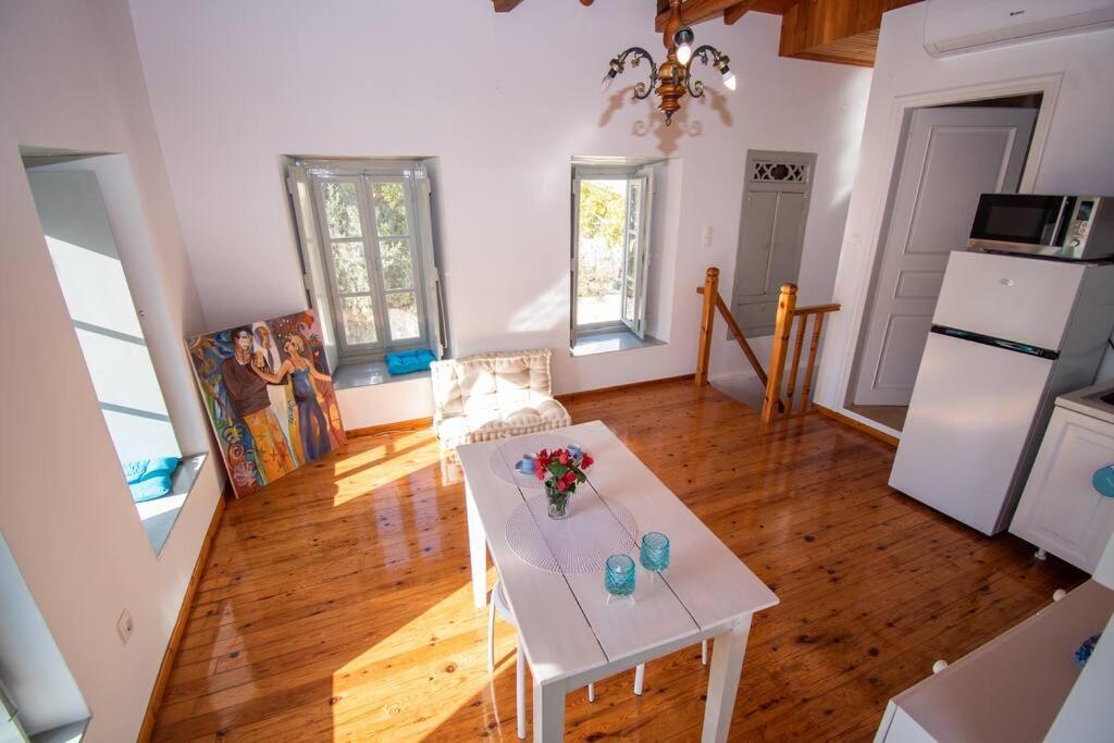 Iolis Loft Hydra Apartment ภายนอก รูปภาพ