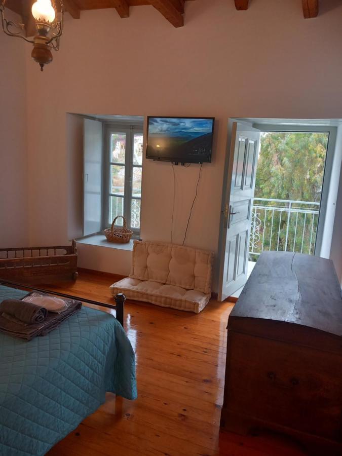 Iolis Loft Hydra Apartment ภายนอก รูปภาพ